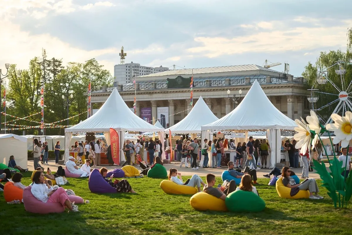 Замість фестивалю — «Дні Книжкової країни»: понад 40 подій у книгарнях Києва