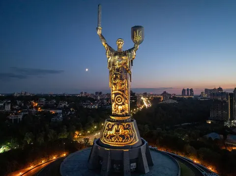 На Батьківщині-Матері засяяло «Майбутнє пам’ятає»: що це за шоу