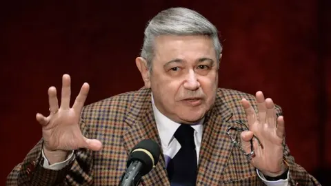 На Троєкуровському цвинтарі відкрили меморіал батькам Кіркорова: що це була за п