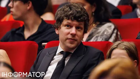 Джессі Айзенберг у Львові: зірка «Ілюзії обману» приїхала з благодійною місією
