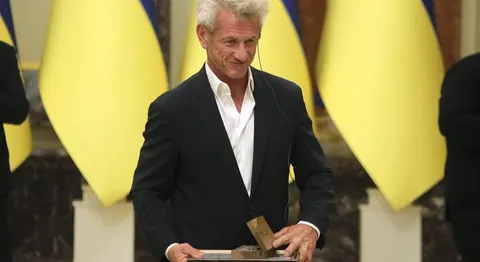 Шон Пенн оцінив тамбур «Укрзалізниці»: дим і жест на камеру