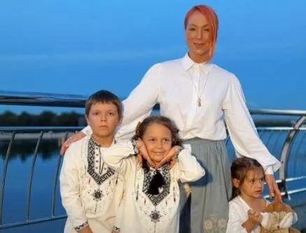 Тарабарова евакуювала дітей через вибухи в передмісті Києва