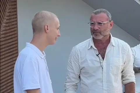 Лієв Шрайбер завітав до онкохворих дітей у Києві