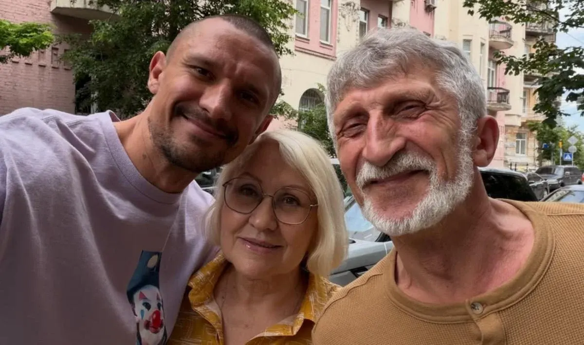 Тарас Цимбалюк із коханою та батьками втік із Києва на гірськолижний курорт