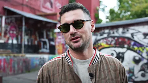 Мілевський обрав Деппа на власну роль, а Алієву — Стейтема